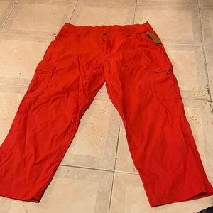 Duluth trading rust colored capris